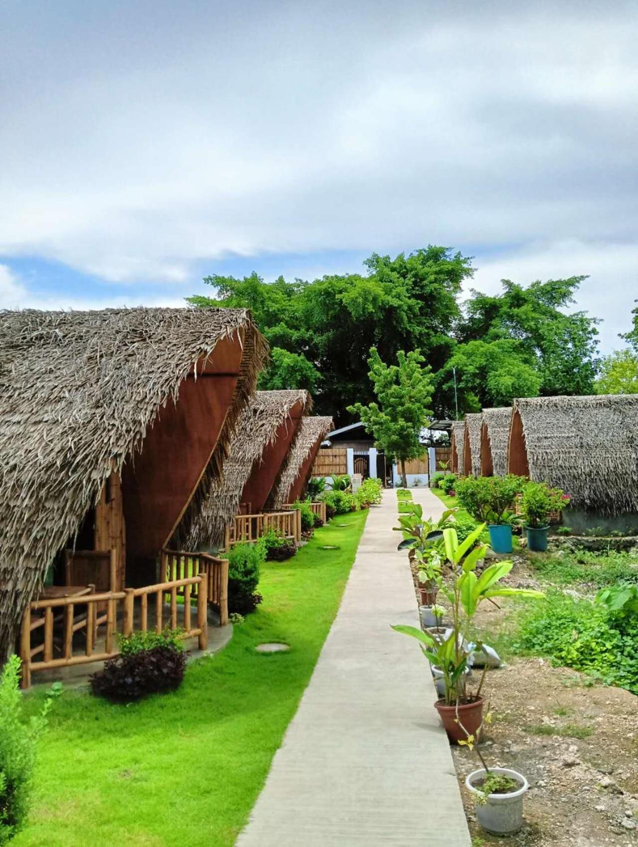 East Holiday Resort Moalboal Bagian luar foto
