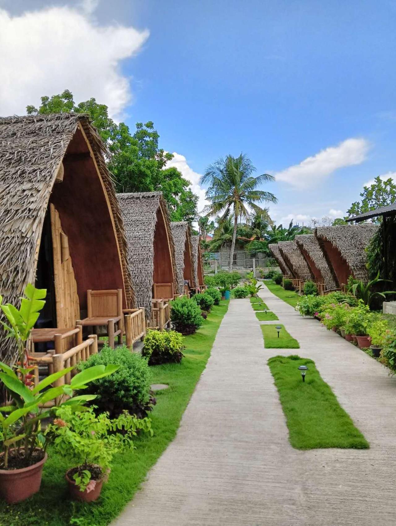 East Holiday Resort Moalboal Bagian luar foto
