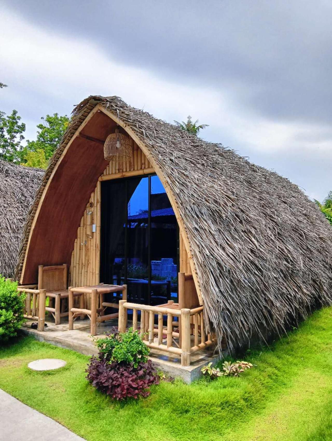 East Holiday Resort Moalboal Bagian luar foto